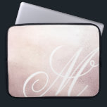 Roze Gold Elegance ⎥ Monogram Computer Sleeve<br><div class="desc">Roze gouden metalen achtergrond met elegant script dat te groot is voor een monogram dat gepersonaliseerd kan worden met je eigen letter en er prachtig uitziet in alle variaties. Als u wenst om eleganter manuscript enkel voor u te hebben gelieve me door mijn opslag voor meer verpersoonlijking te contacteren.</div>