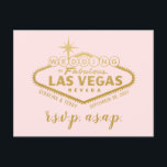 Roze Gold Las Vegas Wedding RSVP Response Briefkaa Aankondigingskaart<br><div class="desc">Het beroemde Onthaal aan het Teken van Las Vegas (gewijzigd om Wedding in Las Vegas te lezen) in faux gouden folie op een editable kleur knipperroze achtergrond. Uniek typografisch ontwerp op de achterzijde is volledig aanpasbaar. De briefkaarten RSVP hebben geen envelop aan post nodig.</div>