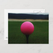 Roze Golfbal op een golfbaan in een berg Briefkaart (Voorkant / Achterkant)