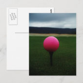 Roze Golfbal op een golfbaan in een berg Briefkaart (Voorkant / Achterkant)