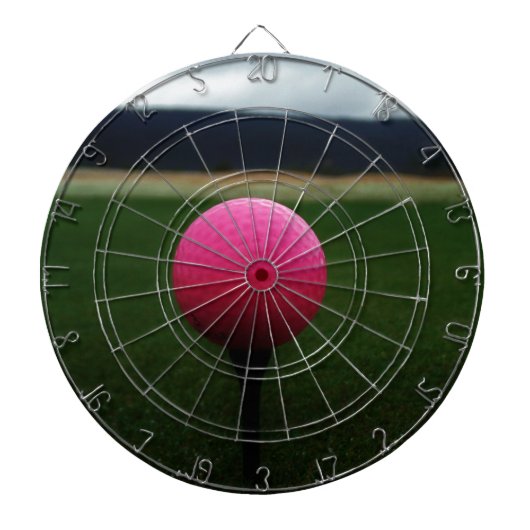 Roze Golfbal op een golfbaan in een berg Dartbord (Voorkant)