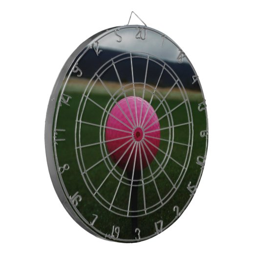 Roze Golfbal op een golfbaan in een berg Dartbord (Voorkant Links)