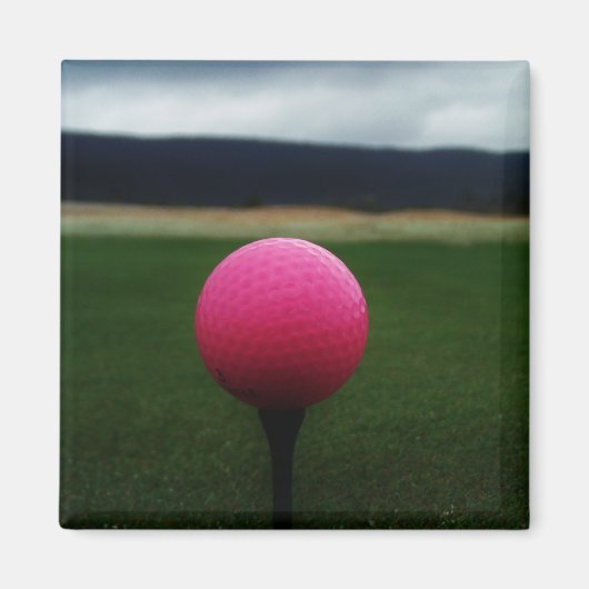 Roze Golfbal op een golfbaan in een berg Magneet (Voorkant)