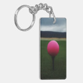 Roze Golfbal op een golfbaan in een berg Sleutelhanger (Voorkant Links)