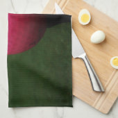 Roze Golfbal op een golfbaan in een berg Theedoek (Quarter Fold)