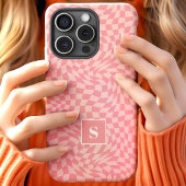 Roze Golfjes Geruite Monogram iPhone 15 Case