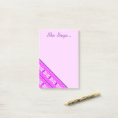 Roze golven en paarse harten post-it® notes (Op bureau)