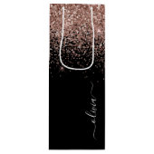 Roze Goud Blozen Roze Glitter Script Monogram Meis Wijn Cadeautas (Voorkant)