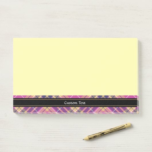 Roze, goud en blauwe tartan post-it® notes (Op bureau)