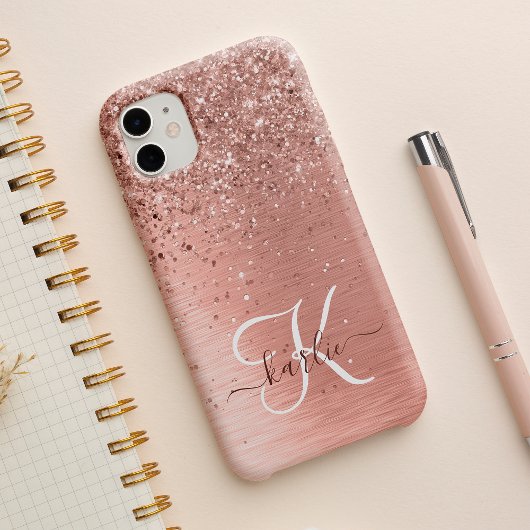 Roze Goud Geborsteld Metaal Glitter Monogram Naam iPhone 15 Case