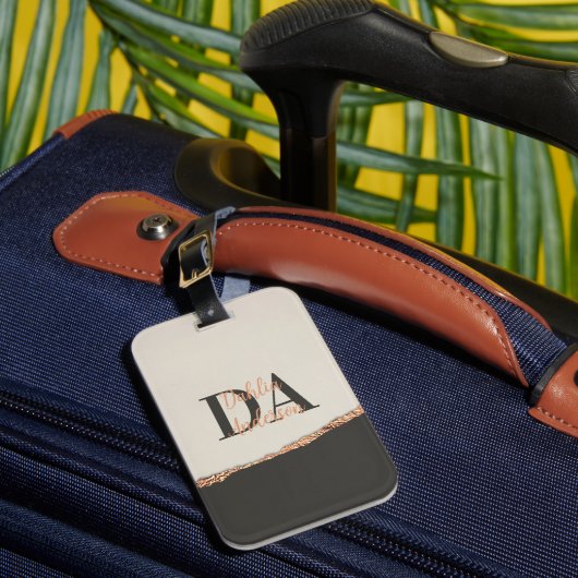 Roze goud glitters zwart roze moderne monogram  bagagelabel (Voorkant Insitu 1)