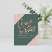 Roze goud glitterscript groen wijzig de datum aankondigingskaart (Staand voorkant)