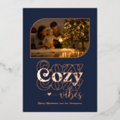 Roze Goud & Marineblauw Cozy Vibes Retro Kerst Fot Folie Feestdagenkaart (Voorkant)