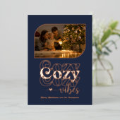 Roze Goud & Marineblauw Cozy Vibes Retro Kerst Fot Folie Feestdagenkaart (Staand Voorkant)