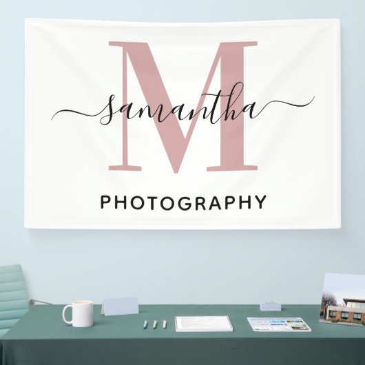 Roze Goud Minimalistische Monogram M Logo Spandoek (Beurs)