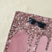 Roze Goud Roze Glitter Druppels Glans Monogram Naa Strandlaken (In situ)