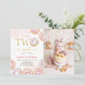 Roze Goud Twee Zoete Donuts 2e Verjaardag Foto Kaart (Staand voorkant)