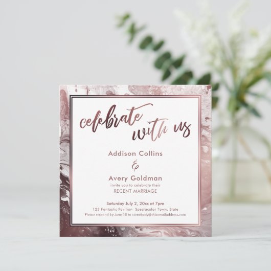 Roze Goud & Witte Marmer Vier Feest Met Ons Kaart (Staand voorkant)