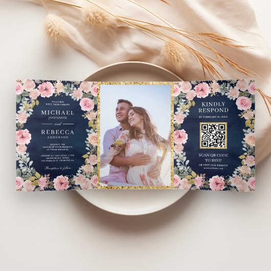 Roze goudbloem Foto QR Code Navy Blue Weddenschap Drieluik Uitnodiging
