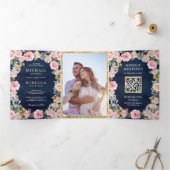 Roze goudbloem Foto QR Code Navy Blue Weddenschap Drieluik Uitnodiging (Binnen)