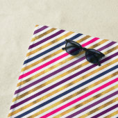 Roze gouddiagonale strepen strandlaken (In situ)