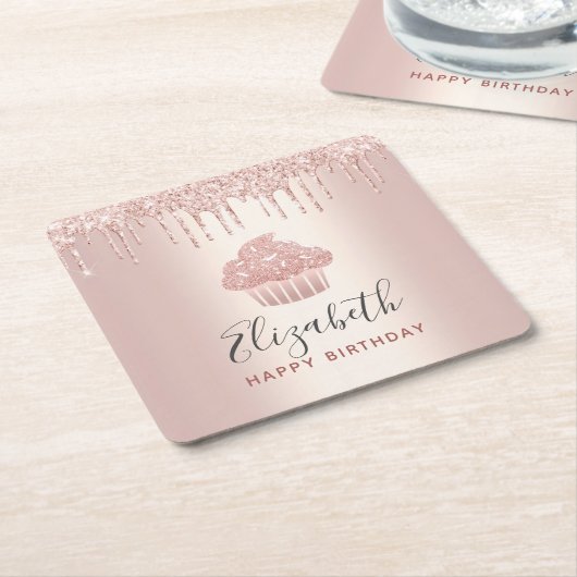Roze gouden cupcake met je naam glinsterende drupp kartonnen onderzetters (Schuin)