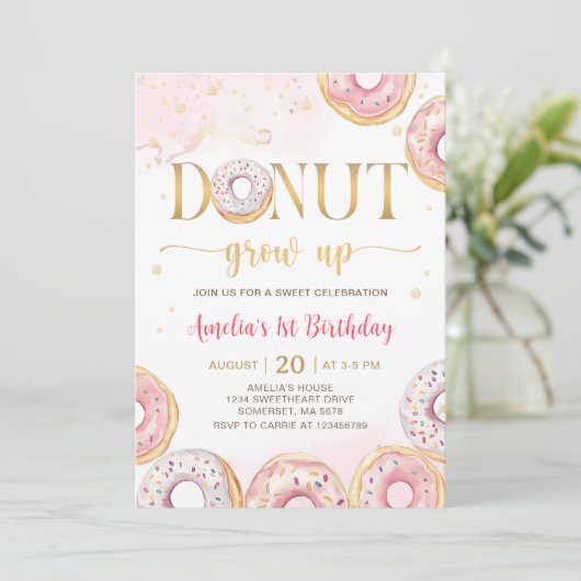 Roze gouden donut groeit op verjaardagsuitnodiging kaart (Staand voorkant)