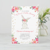 Roze gouden eerste verjaardag konijnenuitnodiging kaart (Staand voorkant)