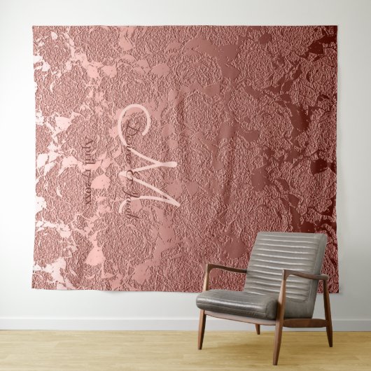 Roze Gouden Elegant Monogram Huwelijksfotocabine Wandkleed (In Situ (horizontaal))