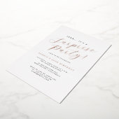 Roze Gouden Elegante Script Verrassingsfeestje Folie Uitnodiging (Gedraaid)