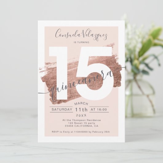 Roze gouden folie penseelstreek blush quinceanera kaart (Staand voorkant)