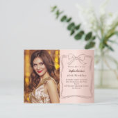 Roze gouden handgetekende strik foto verjaardag uitnodiging briefkaart (Staand voorkant)