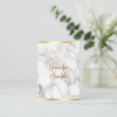 Roze Gouden Marmer Handgeschreven Script Sjabloon Visitekaartje (Staand voorkant)