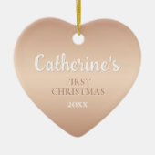 Roze Gouden Persoonlijke Eerste Kerstmis Hart Keramisch Ornament (Voorkant)