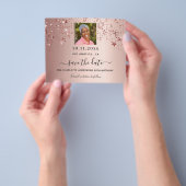 Roze gouden sterren foto verjaardag save the date flyer (Hand)