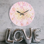 Roze goudglitterstof met marmer grote klok<br><div class="desc">Roze marmer,  versierd met faux goudglitter stof. Golden getallen.</div>