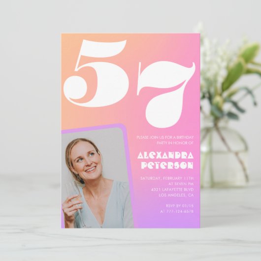Roze Gradiënt 57e verjaardag uitnodiging Retro Fot (Staand voorkant)