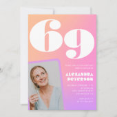 Roze Gradiënt 69e verjaardag uitnodiging Retro Fot (Voorkant)
