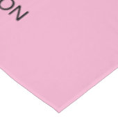 Roze Graduation Cap tafelkleed (Gekanteld)