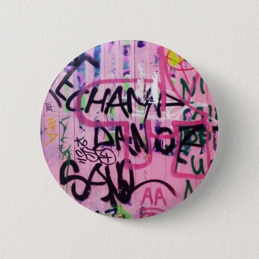 Roze graffiti ronde button 5,7 cm (Voorkant)