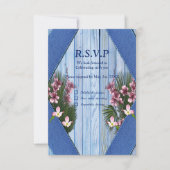 Roze grafische bloemen op blauw-hout-textiel textu RSVP kaartje (Voorkant)