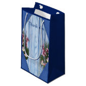 Roze grafische bloemen op Blauw-houttextuur Gift B Klein Cadeauzakje (Voorkant Gekanteld)