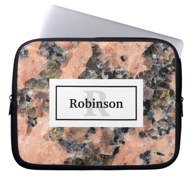 Roze Graniet Rock Textuur met Naam en Monogram Laptop Sleeve (Voorkant)