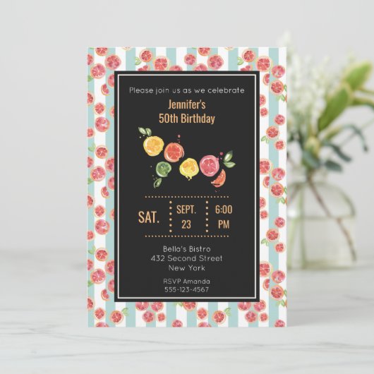 Roze grapefruits op groene strepen feest uitnodigi kaart (Staand voorkant)