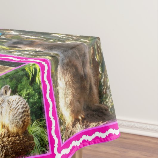 Roze gras Edge Meerkat Collage, Tafelkleed (Voorbeeld)