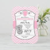 Roze Gray Chevron Baby shower Uitnodiging (Staand voorkant)