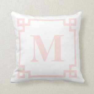 Roze Griekse Sleutelrand Monogram Kussen I