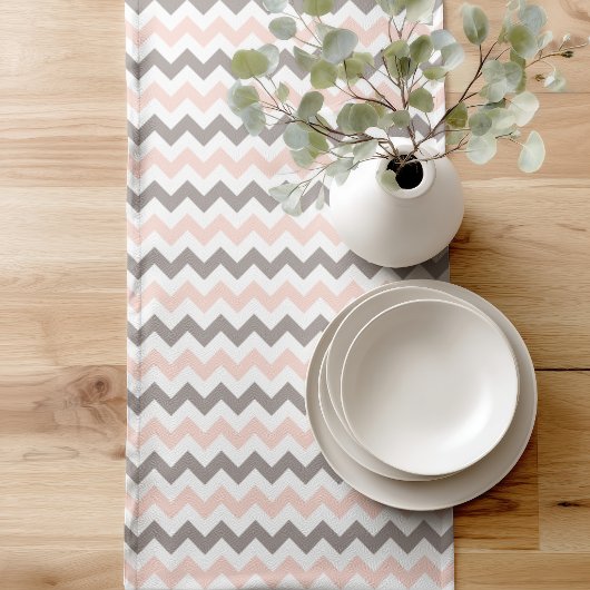 Roze & Grijs Chevron Tafelloper
