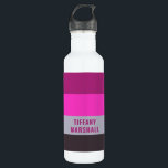 Roze grijs en donker gedempt Paarse streepjespatro Waterfles<br><div class="desc">Blijf gehydrateerd in stijl met de roze, grijze en donkergedempte Paarse strepen Patroon Roestvrijstalen waterfles. Met een chique en verfijnde gestreepte vormgeving houdt deze duurzame en geïsoleerde fles uw drinken op de juiste temperatuur. Perfect voor werk, reizen, workouts of als een stijlvol cadeau voor mensen die van moderne en stijlvolle...</div>