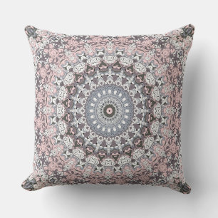 Roze Grijs en Wit Mandala Patroon Kussen